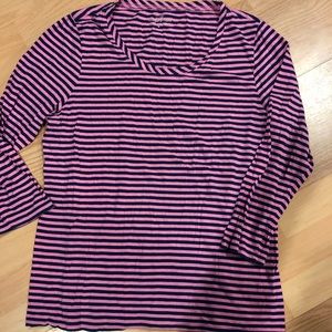 Vineyard Vines pink & navy blue stripped T-shirt.